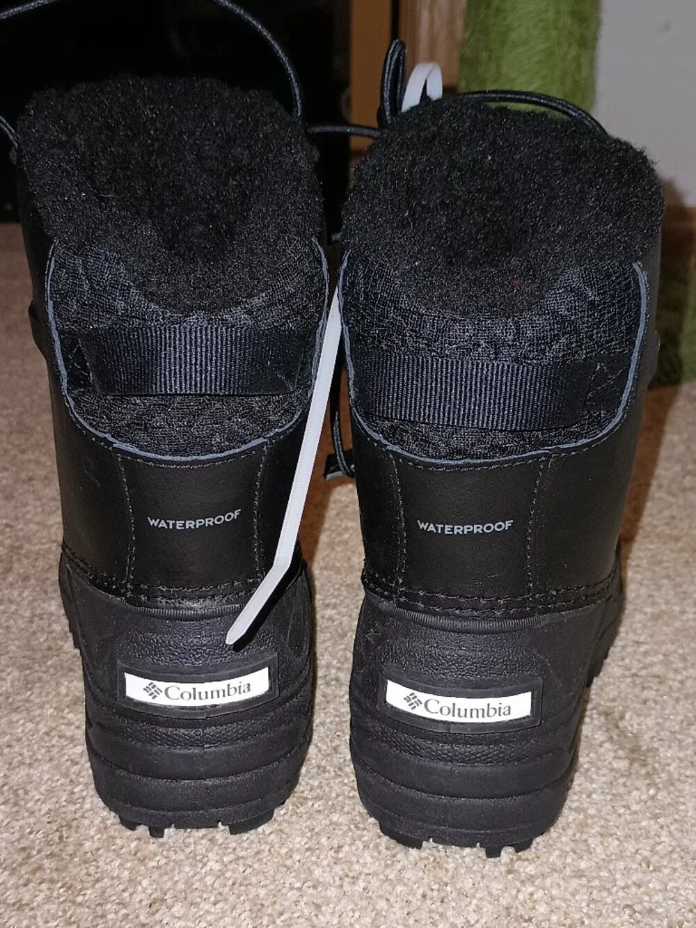 NWOT Columbia  Bugaboot Celsius Boots - Kids' Black/Graphite 11